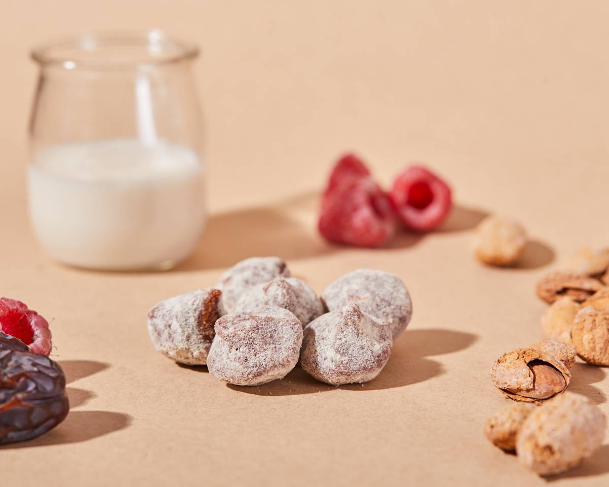 BYO Protein balls with raspberry and milk - Oh!My Snacks